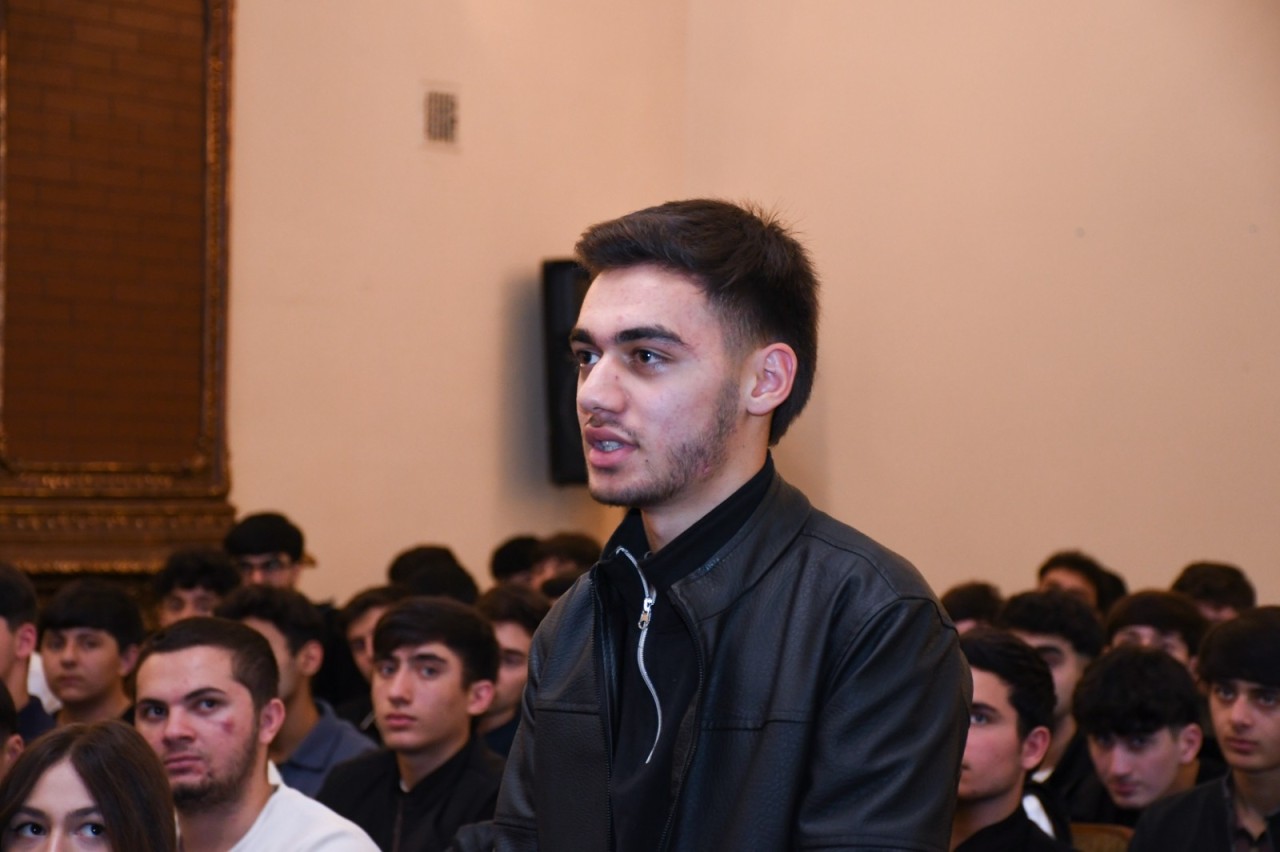 ADAU-nun rektoru I kurs tələbələrinin fikir və təkliflərini dinləyib - FOTOLAR